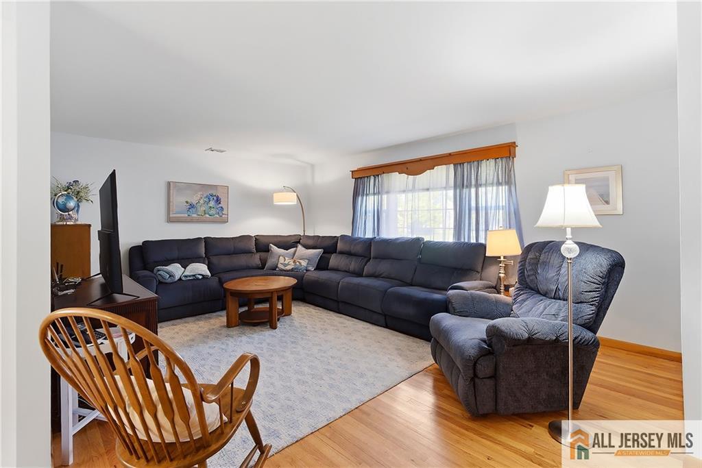 708 Sunbrite Lane Piscataway NJ 08854