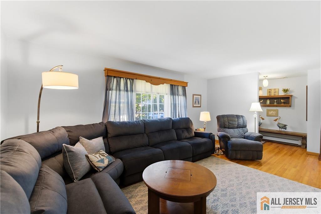 708 Sunbrite Lane Piscataway NJ 08854