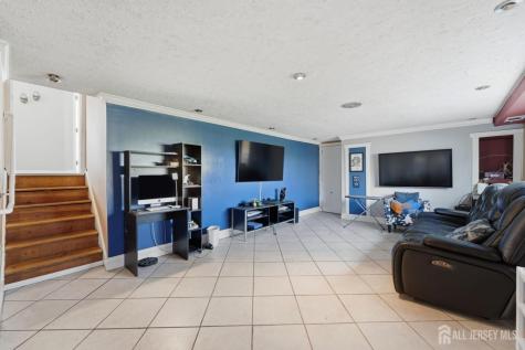 86 Westminster Road Colonia NJ 07067