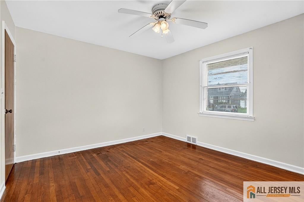 68 Oak Street Carteret NJ 07008
