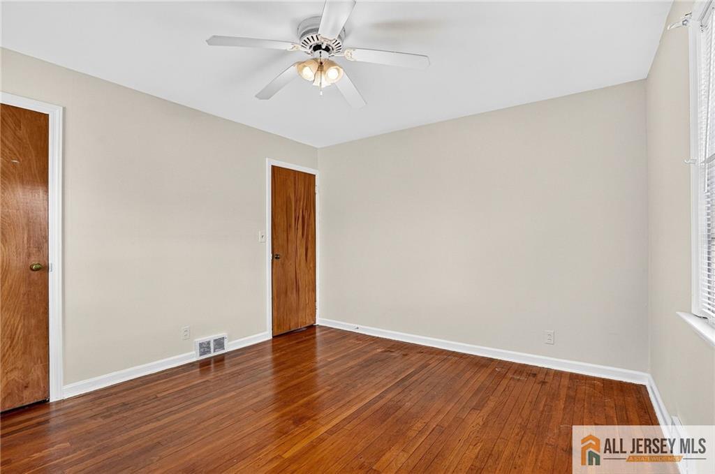 68 Oak Street Carteret NJ 07008