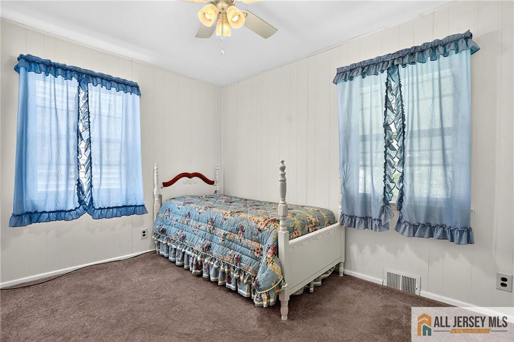 68 Oak Street Carteret NJ 07008