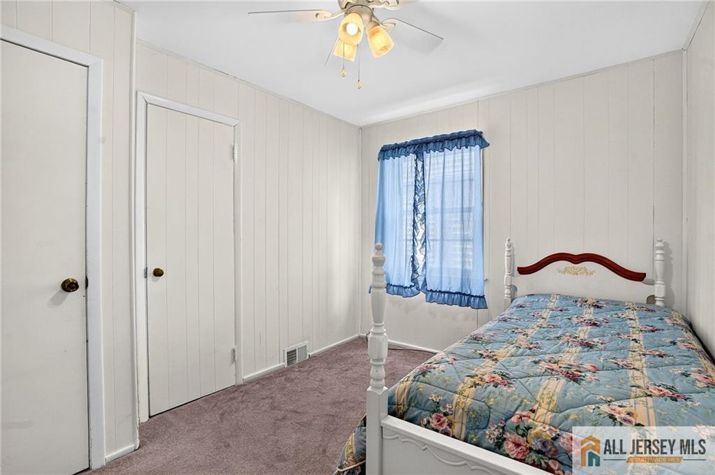 68 Oak Street Carteret NJ 07008