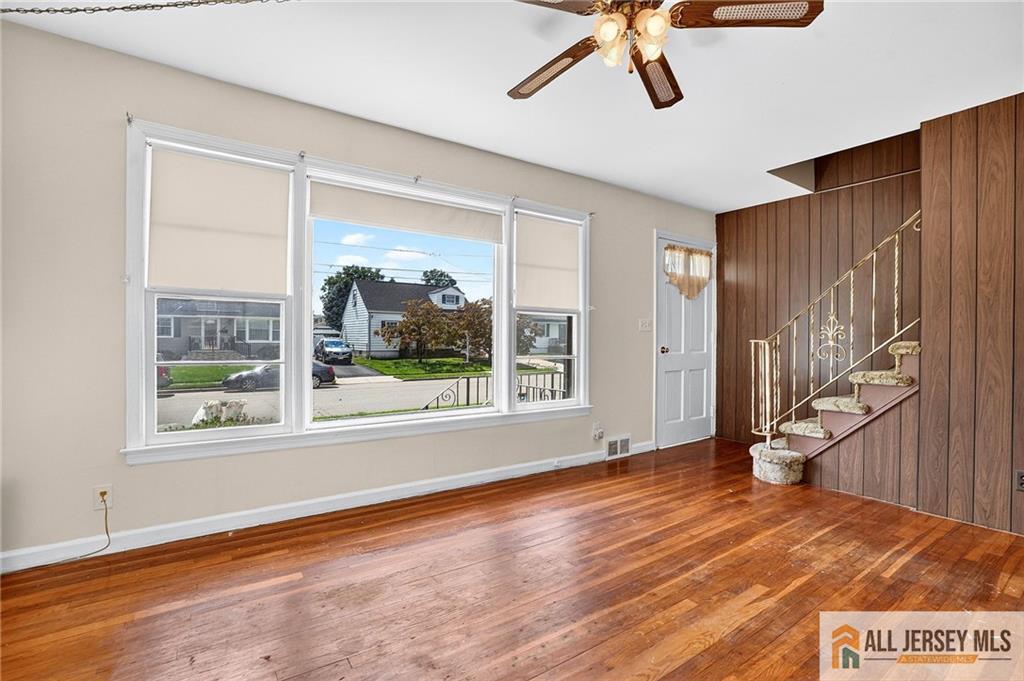 68 Oak Street Carteret NJ 07008
