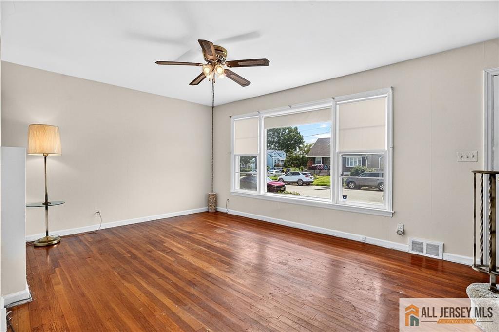 68 Oak Street Carteret NJ 07008