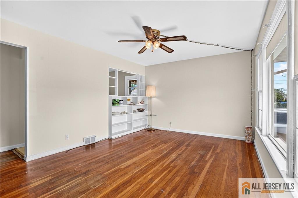 68 Oak Street Carteret NJ 07008