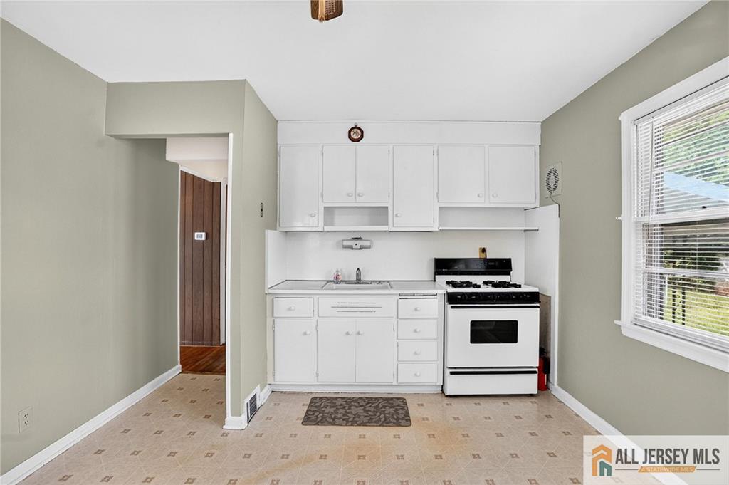 68 Oak Street Carteret NJ 07008