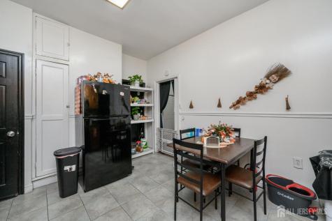 829-831 S 13th Street S Newark NJ 07108