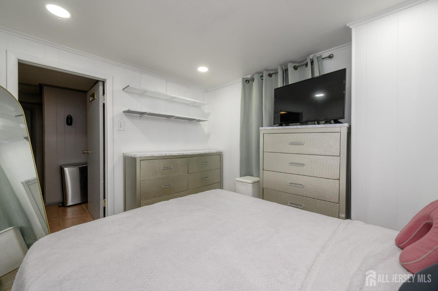 829-831 S 13th Street S Newark NJ 07108