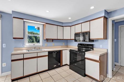 12 Dugans Grove Millstone NJ 08535