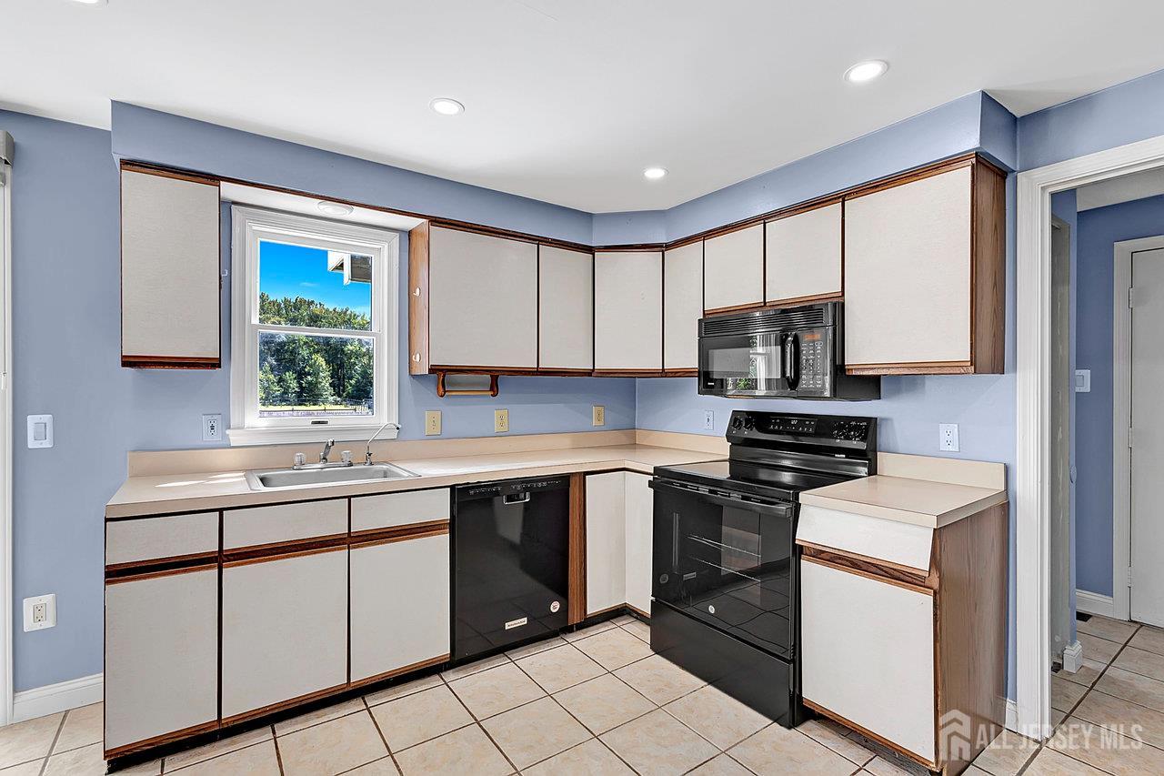 12 Dugans Grove Millstone NJ 08535