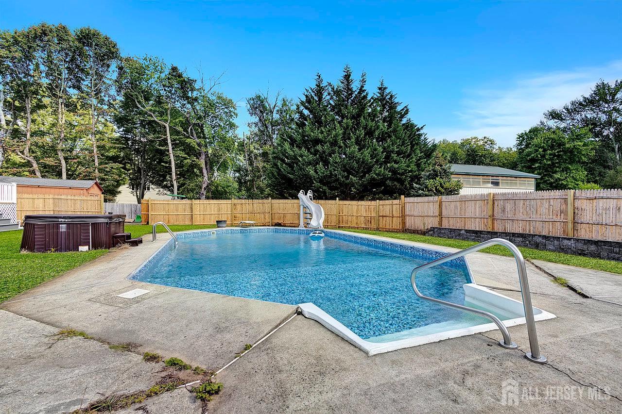 12 Dugans Grove Millstone NJ 08535