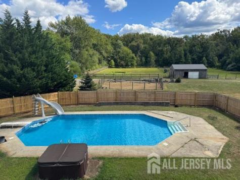12 Dugans Grove Millstone NJ 08535