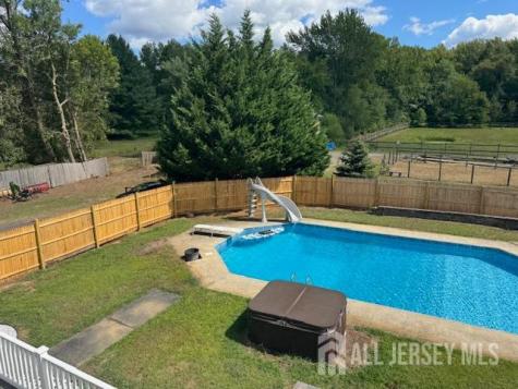 12 Dugans Grove Millstone NJ 08535