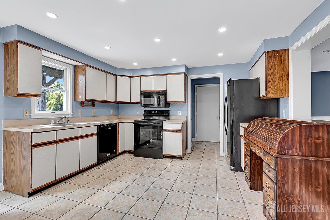 12 Dugans Grove Millstone NJ 08535