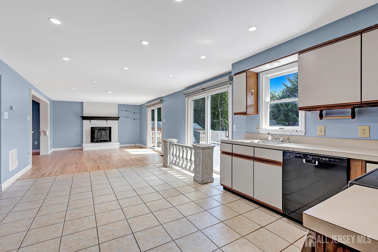 12 Dugans Grove Millstone NJ 08535