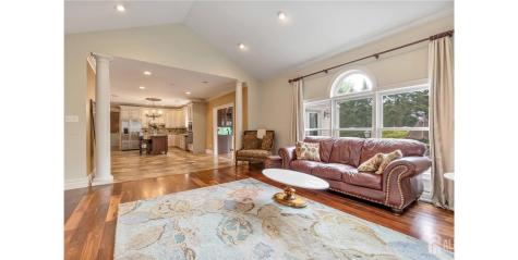 9 Woodmere Road Monroe NJ 08831