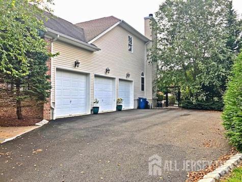 9 Woodmere Road Monroe NJ 08831