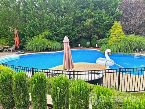 9 Woodmere Road Monroe NJ 08831