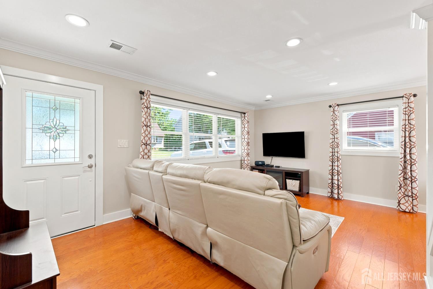 110 W Francis Street Iselin NJ 08830