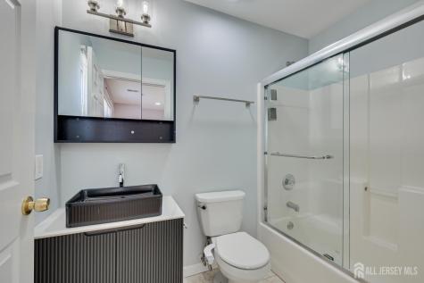 17 Idlewild Road Edison NJ 08817