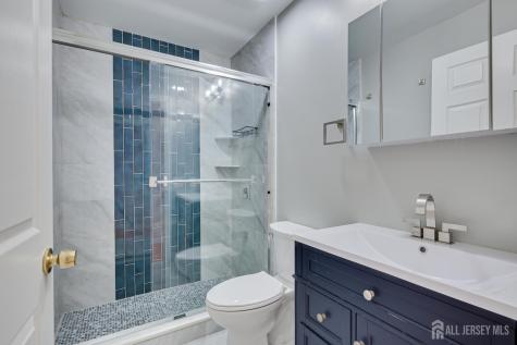 17 Idlewild Road Edison NJ 08817