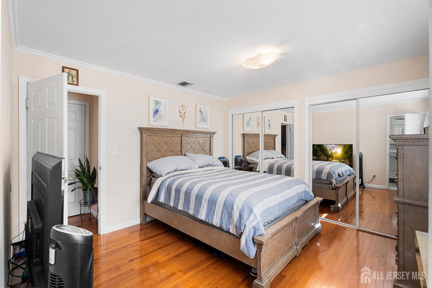 32 E Hegel Avenue Colonia NJ 07067