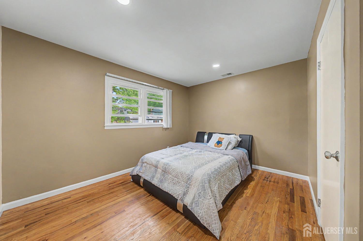 41 Montclair Avenue Edison NJ 08820