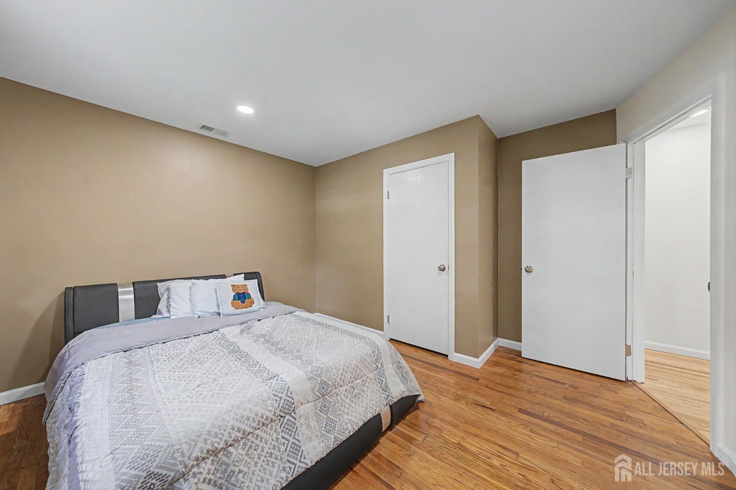 41 Montclair Avenue Edison NJ 08820