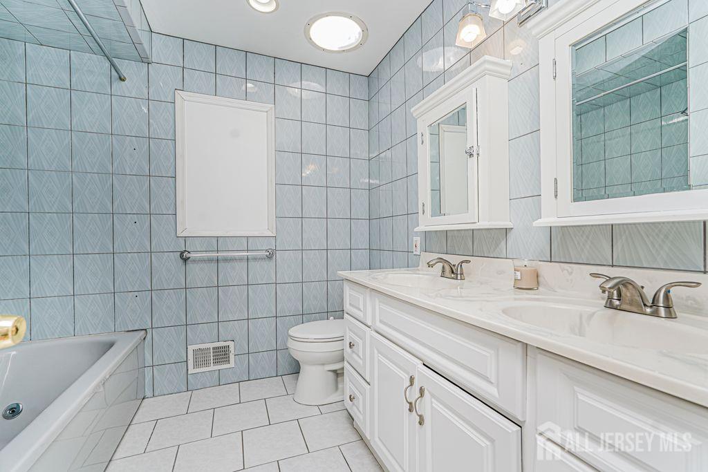 18 Wedgewood Court East Brunswick NJ 08816