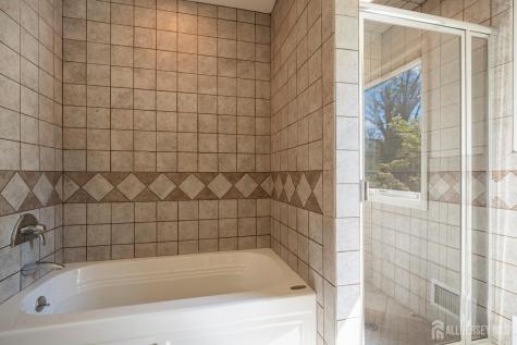 3 Van Hise Court East Brunswick NJ 08816