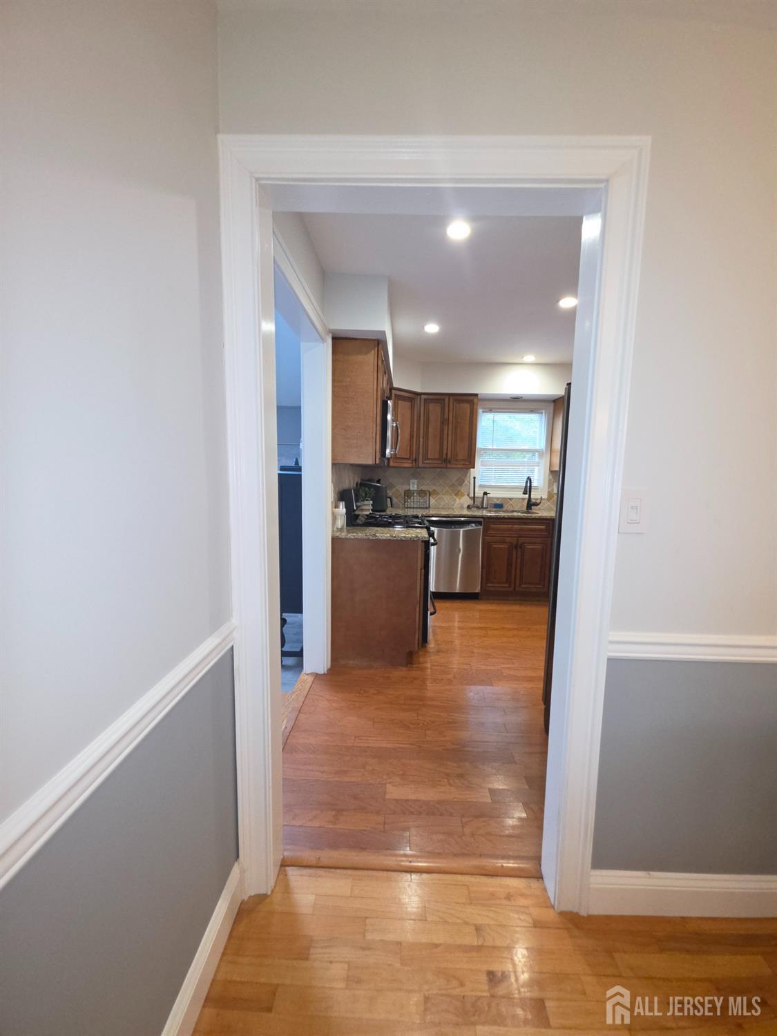 16 Glynn Court Sayreville NJ 08859