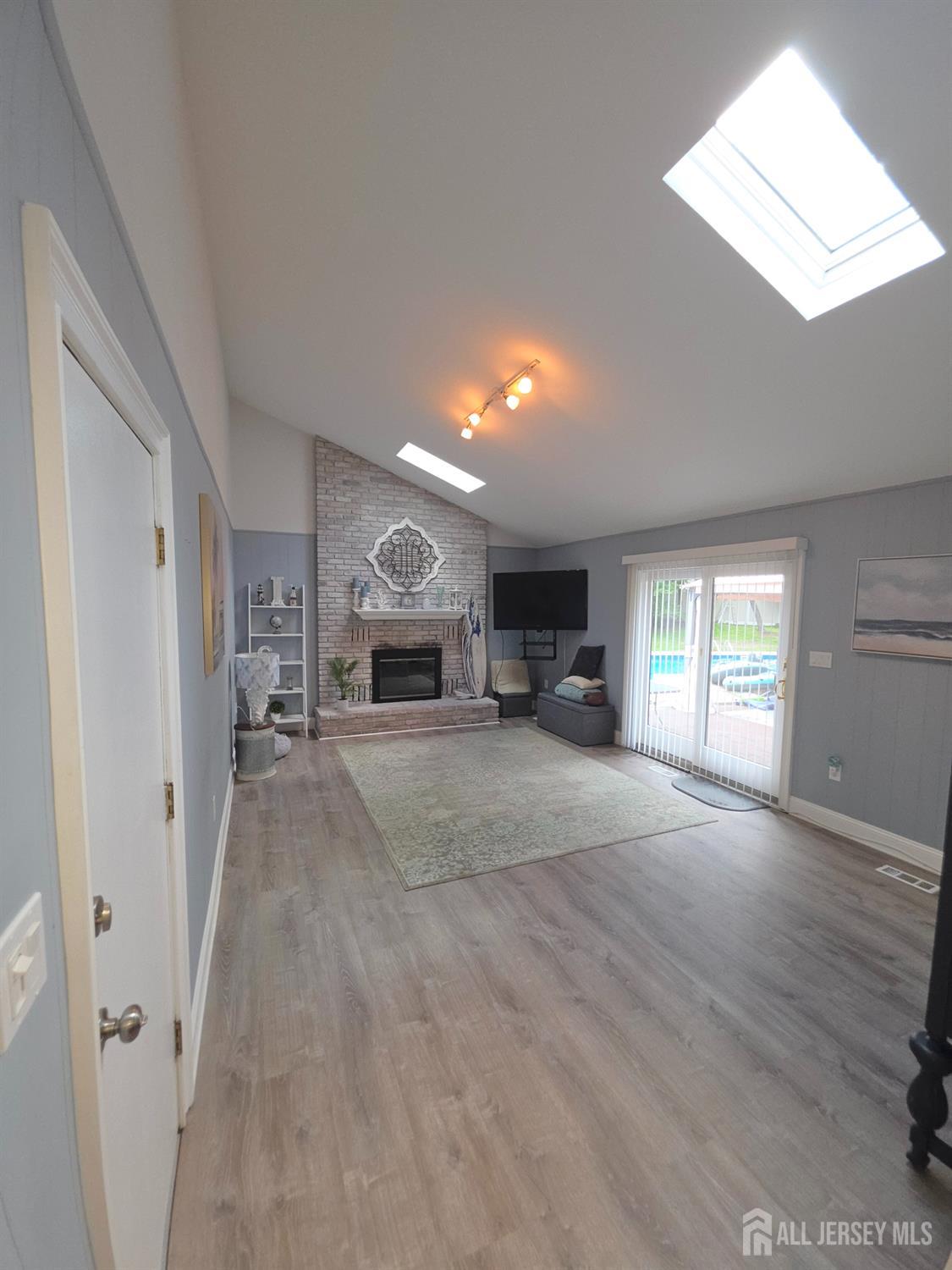 16 Glynn Court Sayreville NJ 08859