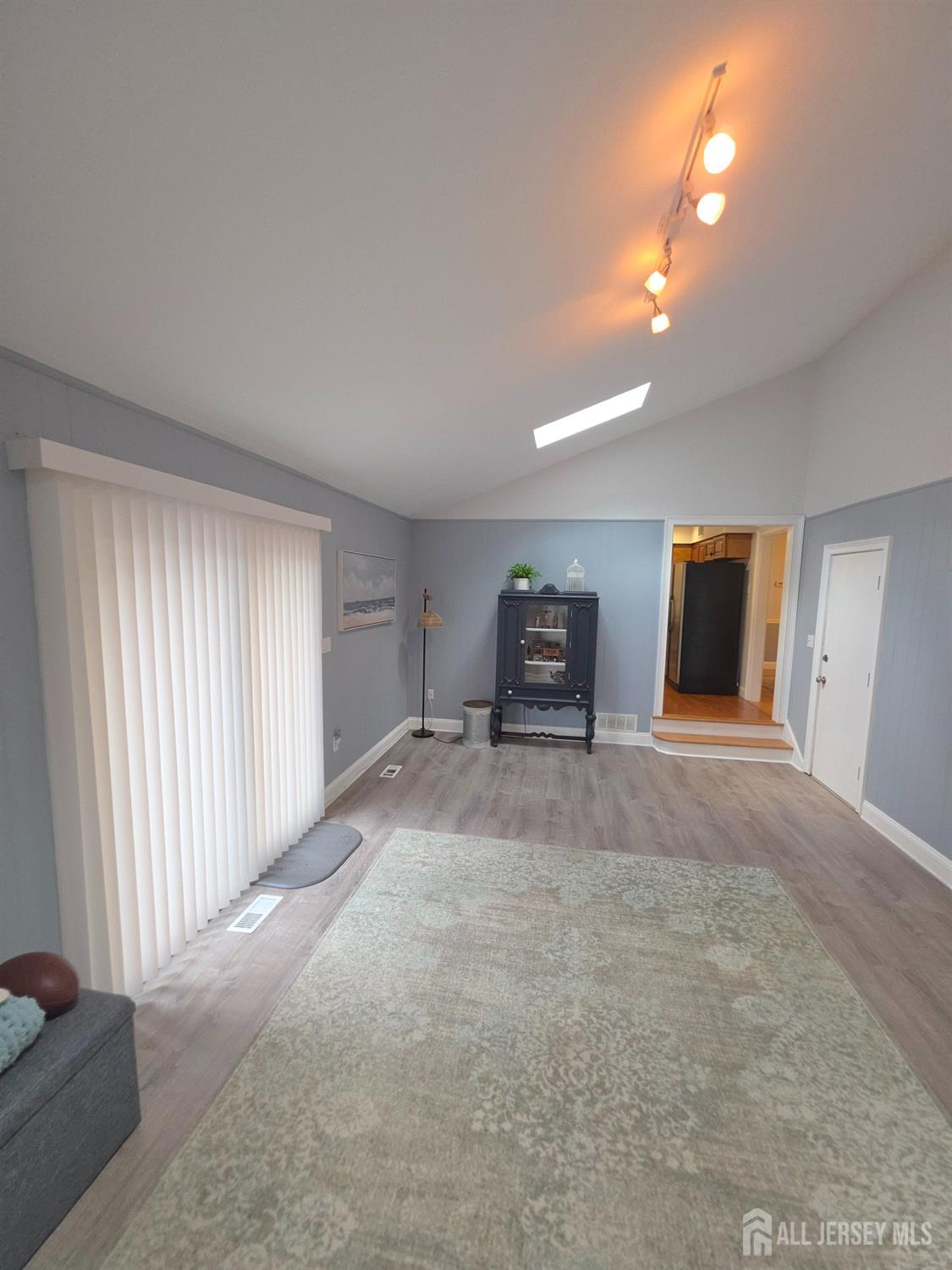 16 Glynn Court Sayreville NJ 08859
