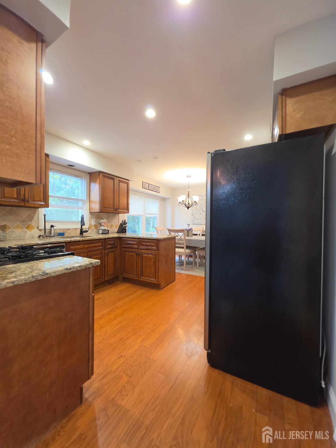 16 Glynn Court Sayreville NJ 08859