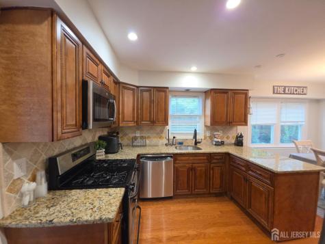 16 Glynn Court Parlin NJ 08859