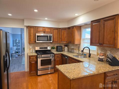 16 Glynn Court Parlin NJ 08859