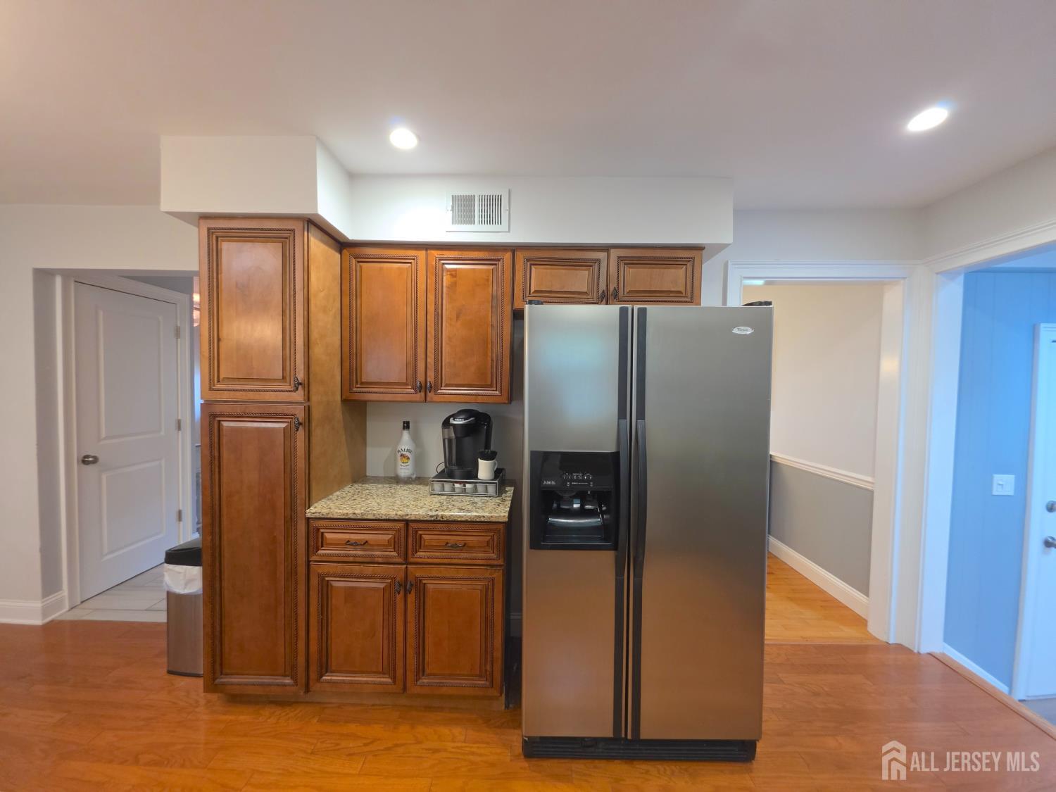 16 Glynn Court Sayreville NJ 08859