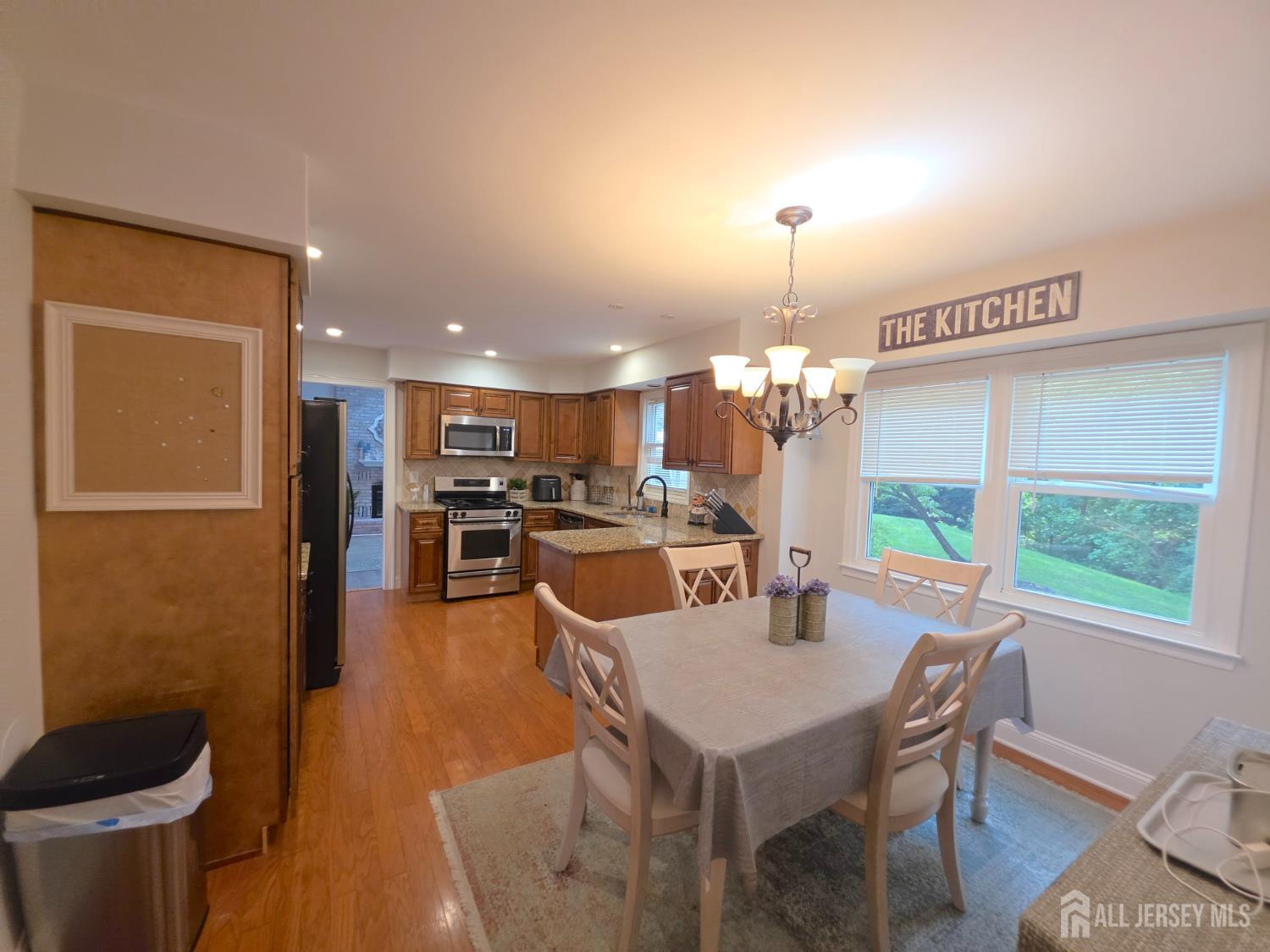 16 Glynn Court Sayreville NJ 08859