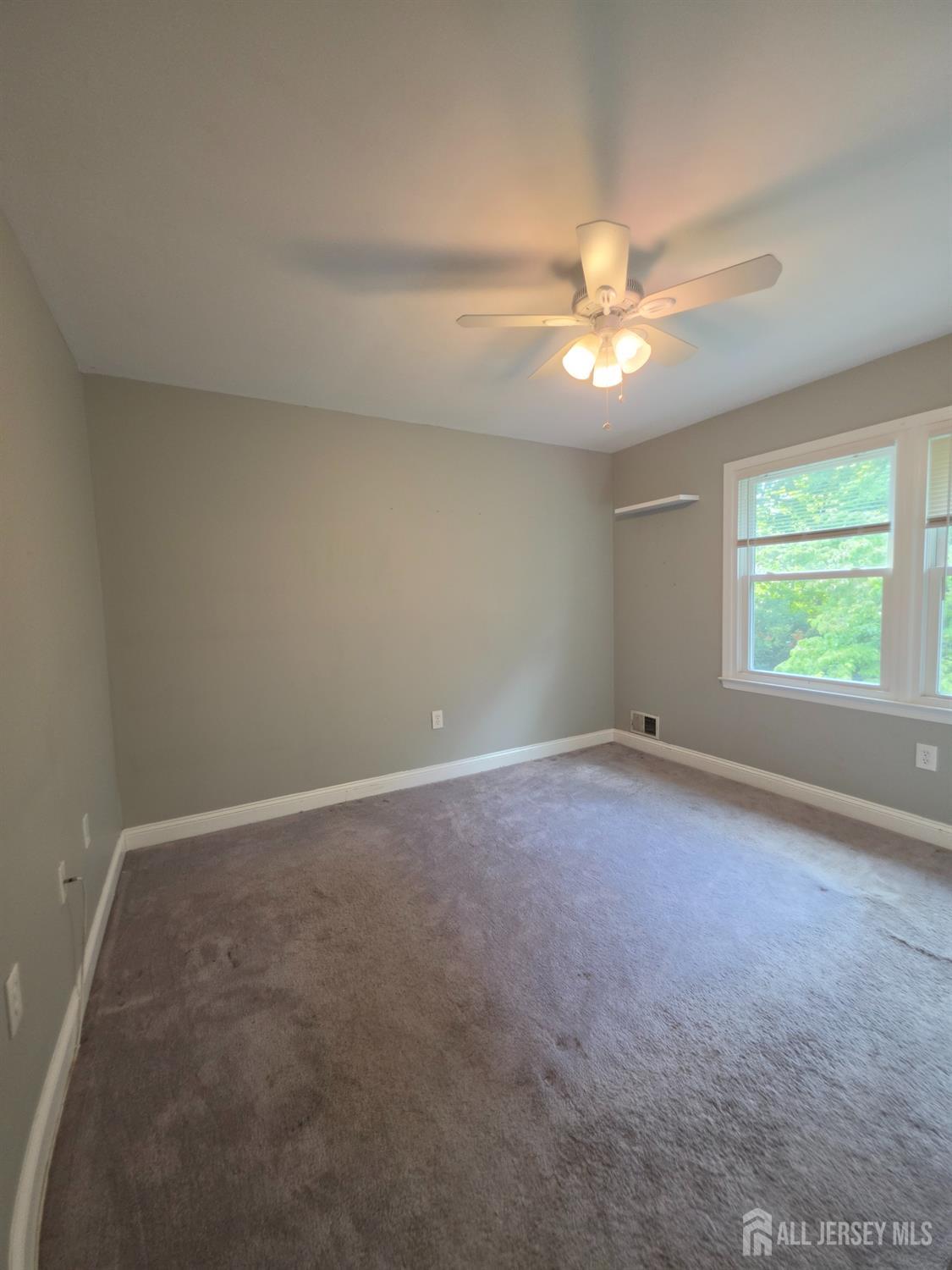 16 Glynn Court Sayreville NJ 08859