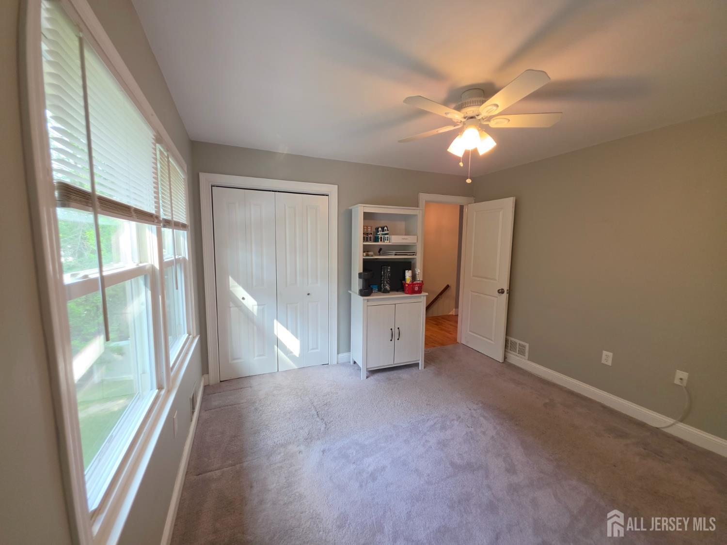 16 Glynn Court Sayreville NJ 08859