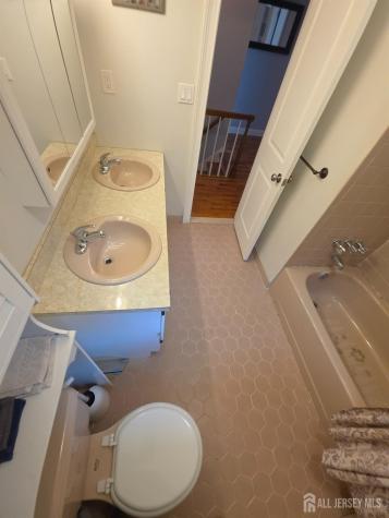 16 Glynn Court Parlin NJ 08859