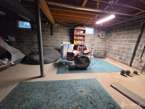16 Glynn Court Parlin NJ 08859