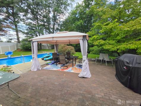 16 Glynn Court Parlin NJ 08859