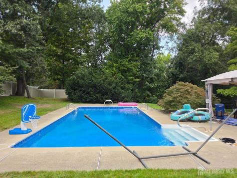 16 Glynn Court Parlin NJ 08859