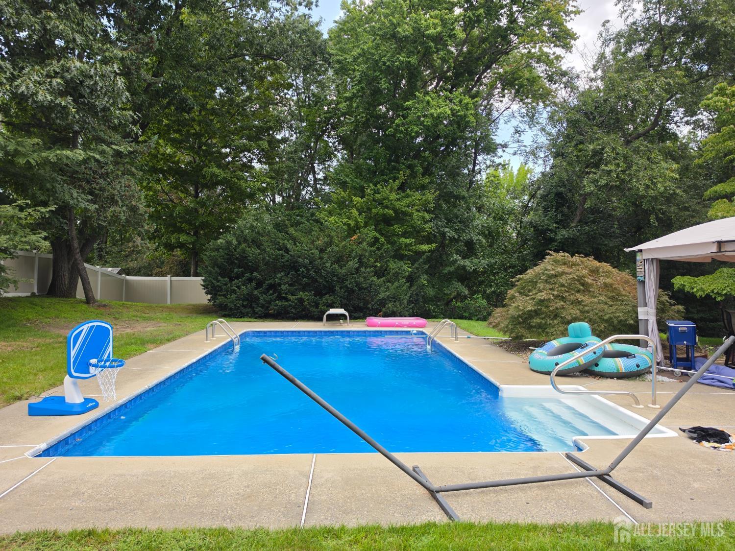 16 Glynn Court Sayreville NJ 08859