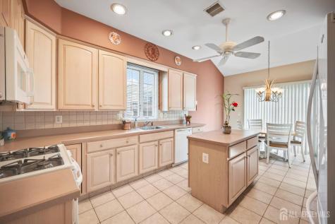 22 London Drive Monroe NJ 08831