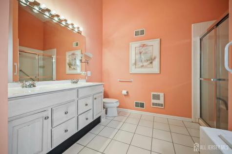22 London Drive Monroe NJ 08831