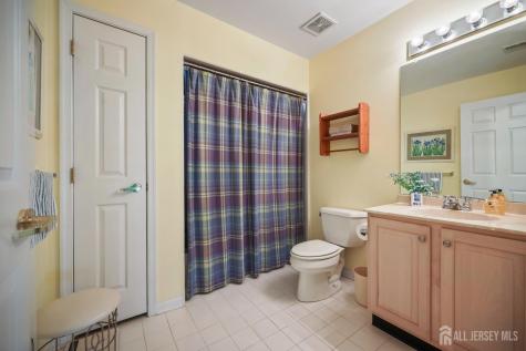 22 London Drive Monroe NJ 08831