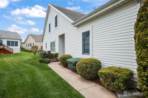 22 London Drive Monroe NJ 08831
